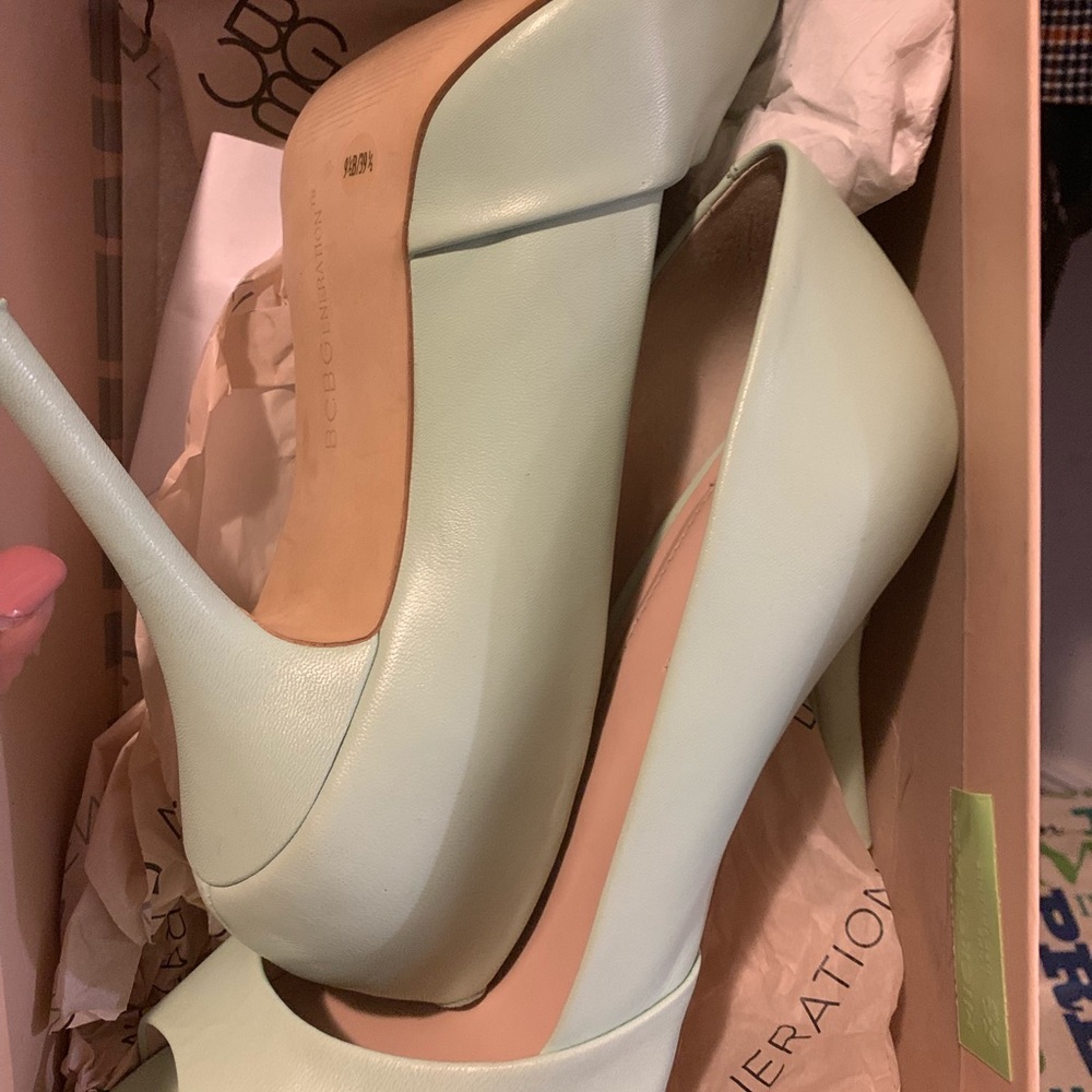 Heels - Picture 2 of 7